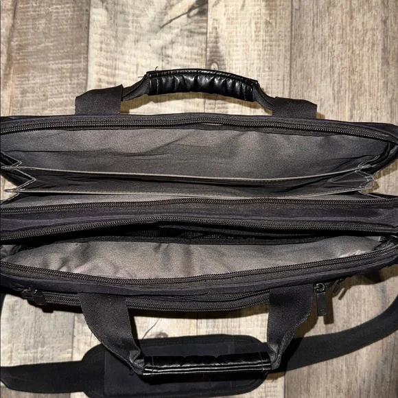 SwissGear Black Laptop Bag for Men /Women - Picture 4 of 4